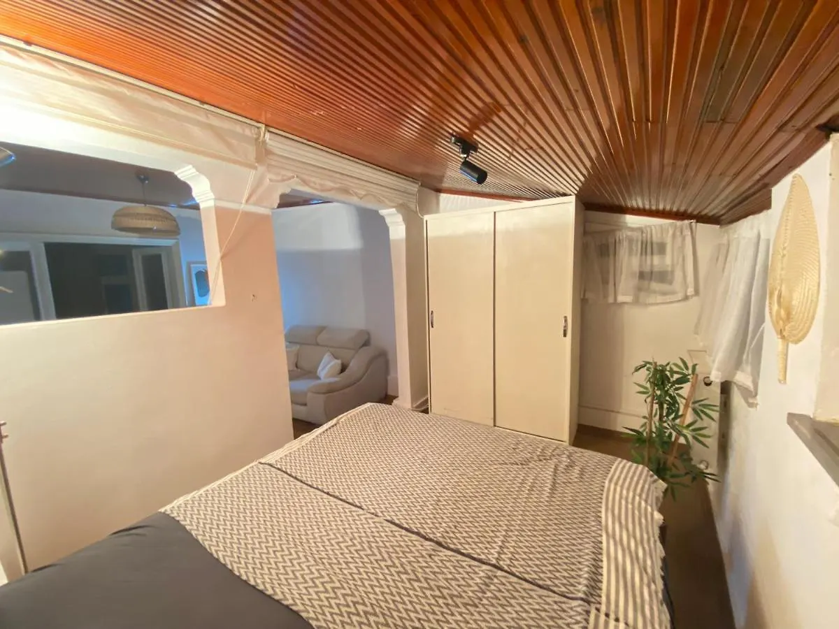 Stylish 2 Bedrooms 1 Lounge Flat In Kadikoey 이스탄불 아파트